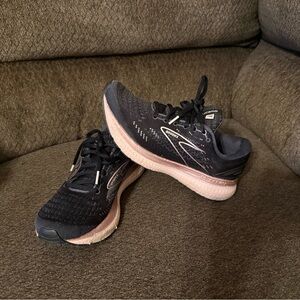 Brooks Glycerin 19 Women’s Sneakers Navy Blue 8.5 M See all pics. for condition